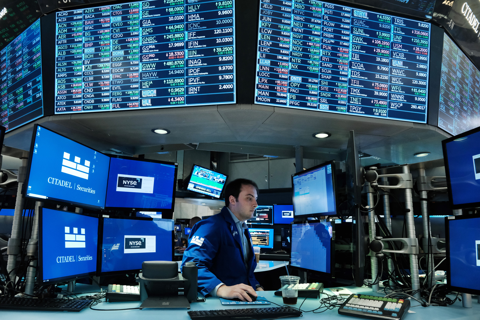 Standard & Poor’s, Nasdaq i Dow spadły z powodu mocnych danych ekonomicznych. Micron uderza w producentów chipów
